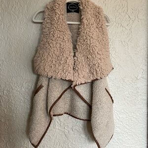 Tan Sherpa Vest - Love Tree